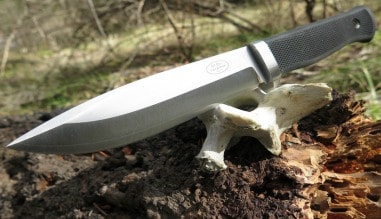 1_featured_Fallkniven_S1_Pro_review_posing_on_Bone