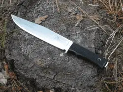 Fallkniven_MB_Modern_Bowie_Knife_Cobalt_posing