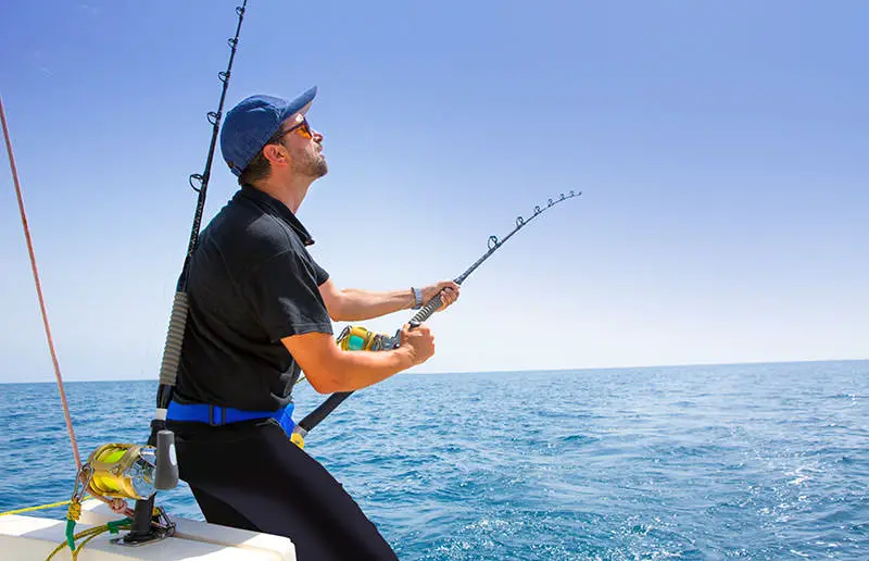 How to Choose The Right Saltwater Fishing Reel (Beginner’s Tips)