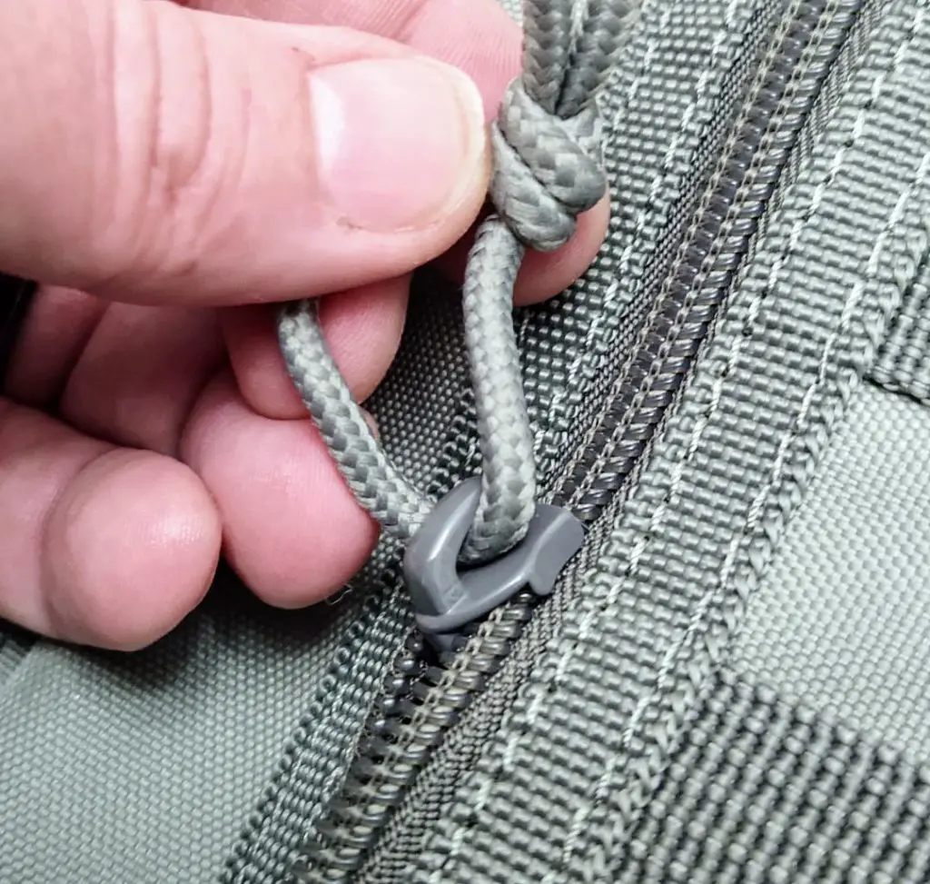 Heavy duty zippers