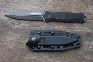 This image has an empty alt attribute; its file name is benchmade4-300x199.png