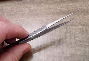 Metal tweezers