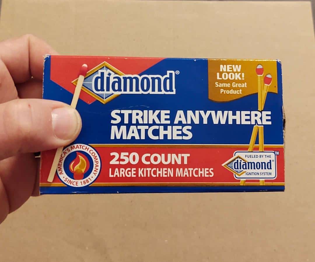 Small or Large Matches SELECT DIAMOND STRIKE ON BOX SAFETY WOODEN MATCHES 