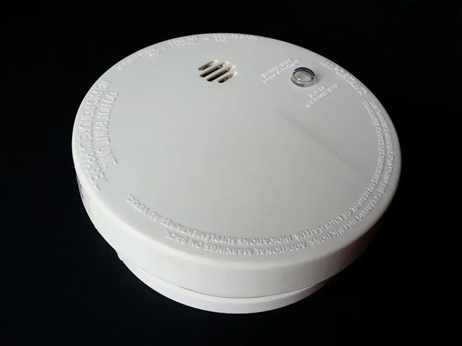 Battery powered smoke detector